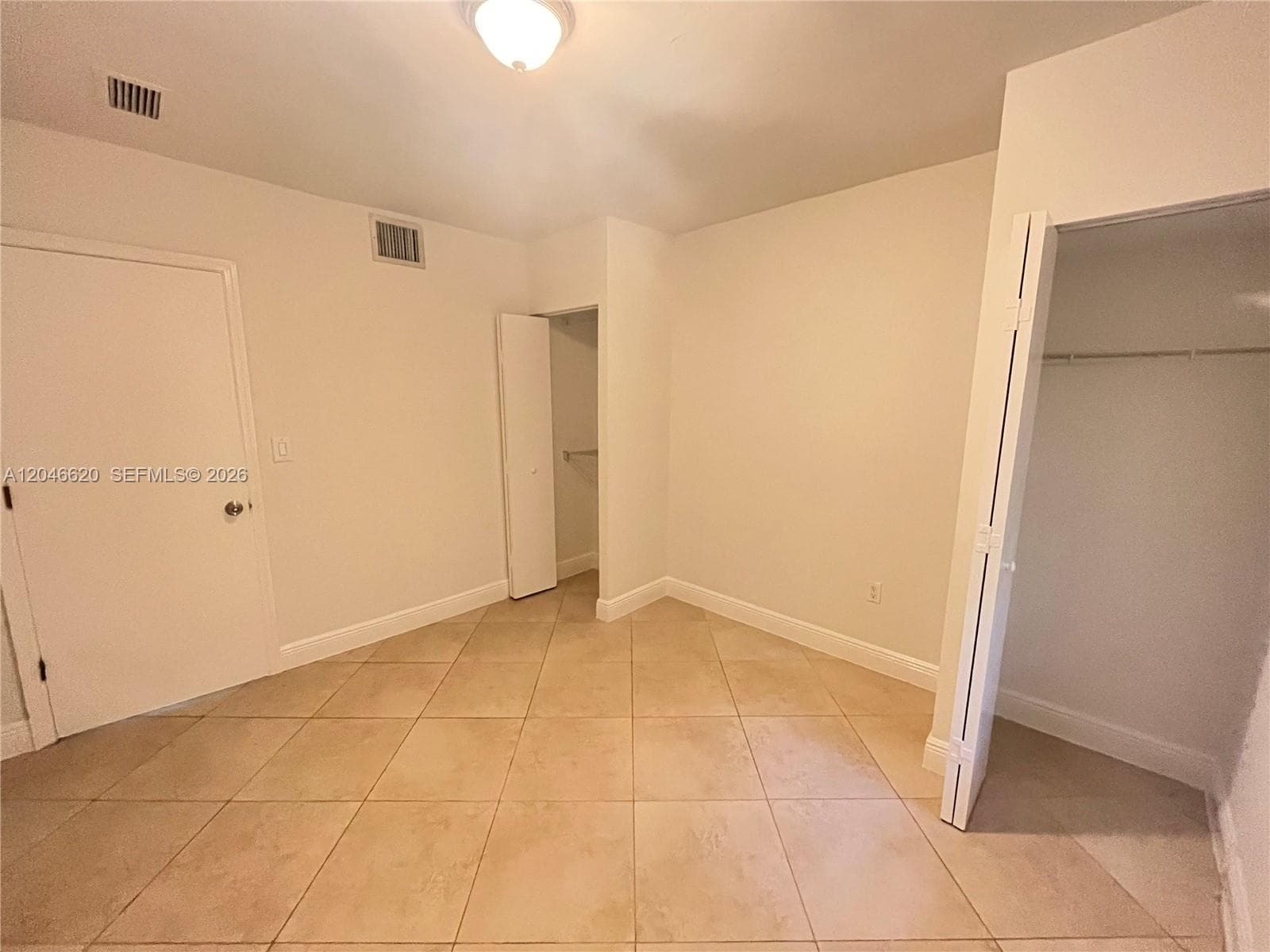 A12046620 — Miami Beach — 5