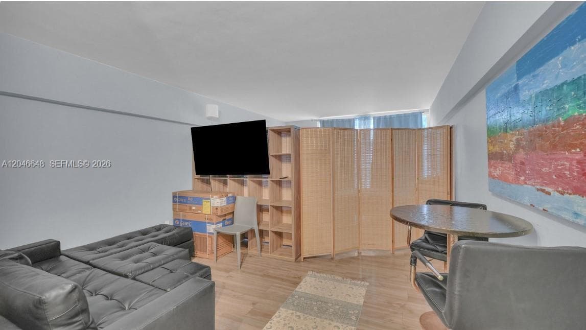 A12046648 — Miami Beach — 8
