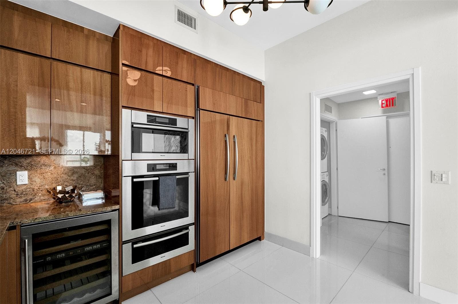 A12046721 — Miami Beach — 24