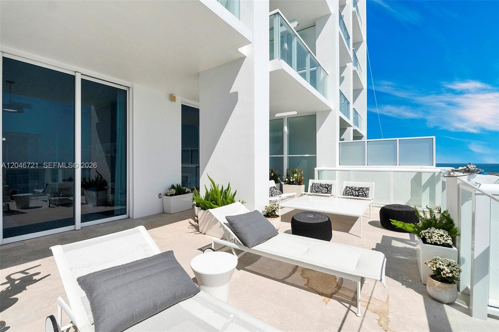 A12046721 — Miami Beach — 30