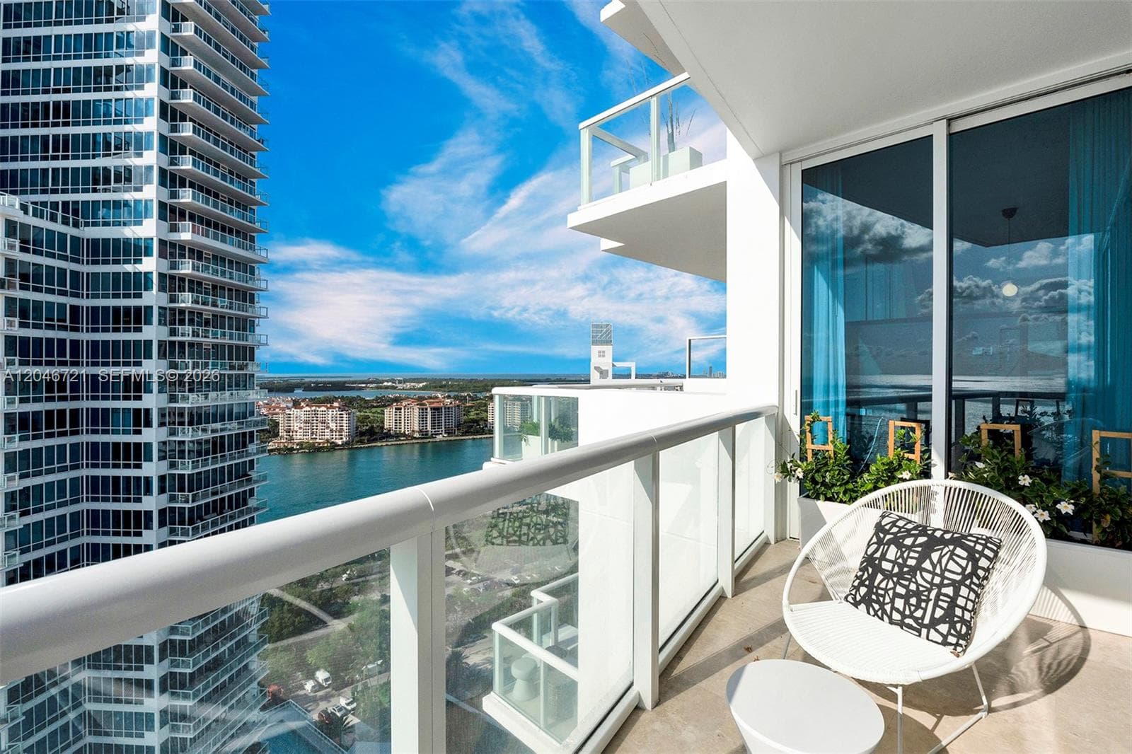 A12046721 — Miami Beach — 18