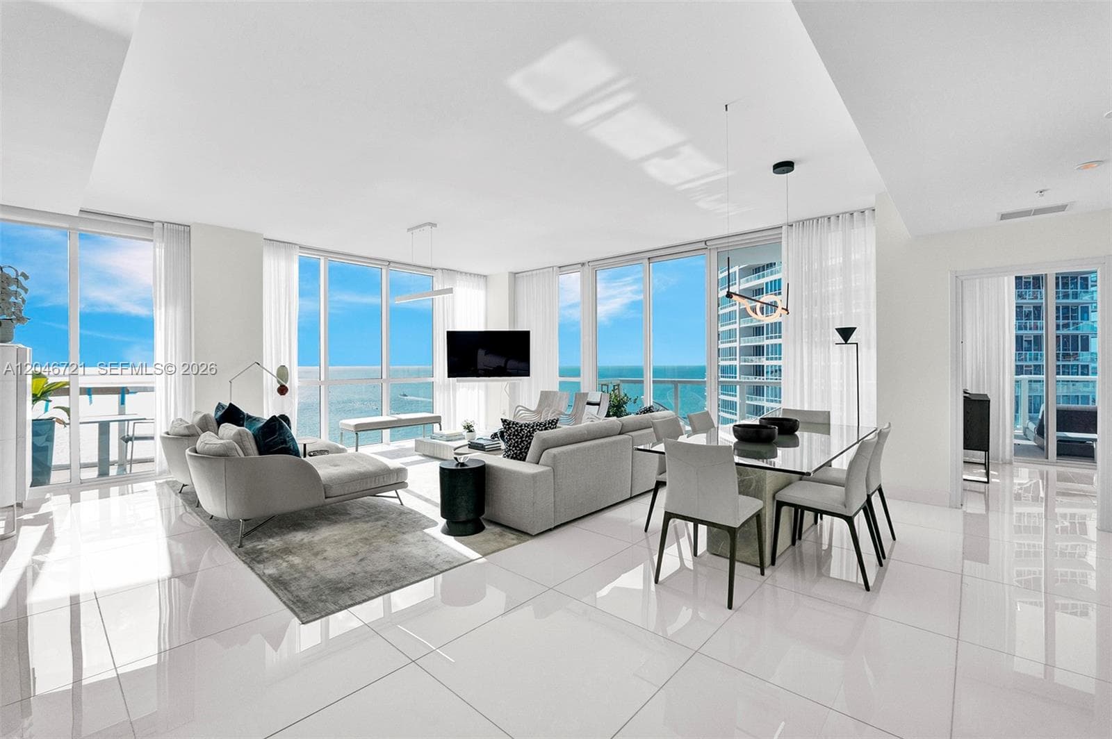 A12046721 — Miami Beach — 37
