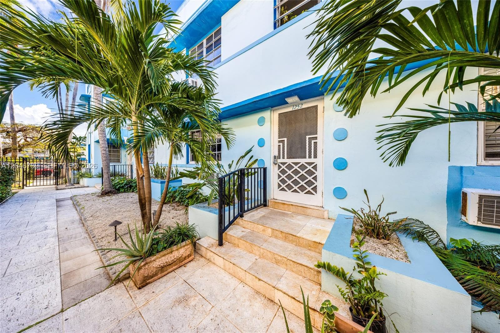 A12046739 — Miami Beach — 3