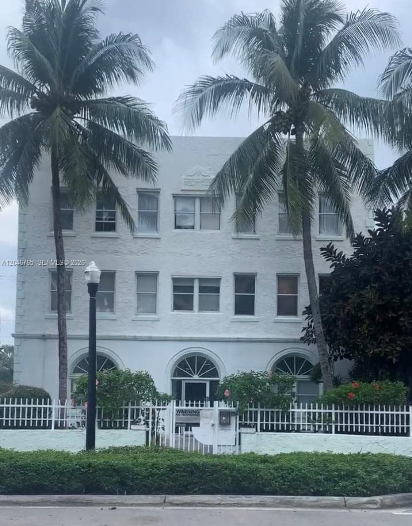A12046765 — Miami Beach — 13