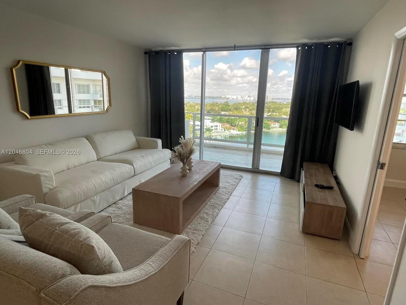 A12046804 — Miami Beach