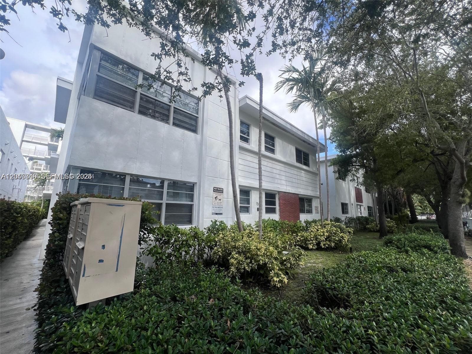A12046846 — Miami Beach — 13