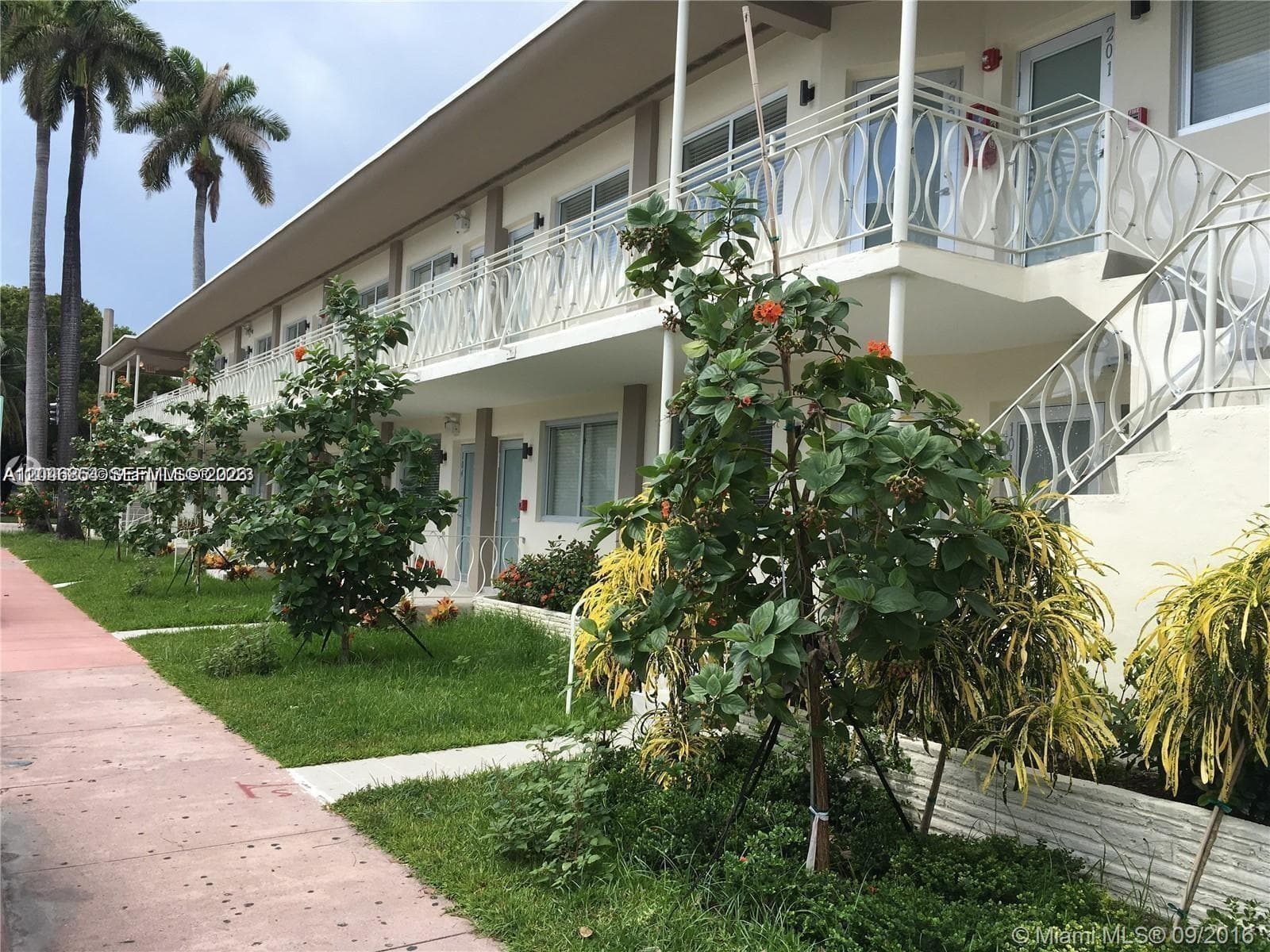 A12046854 — Miami Beach — 6