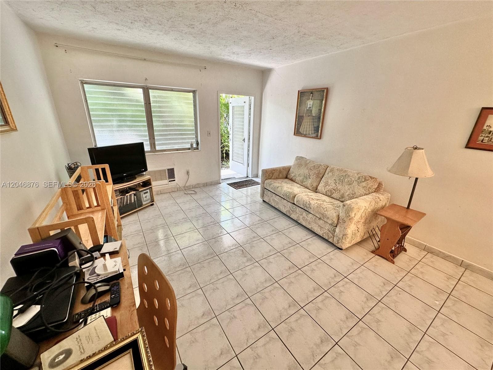 A12046876 — Miami Beach