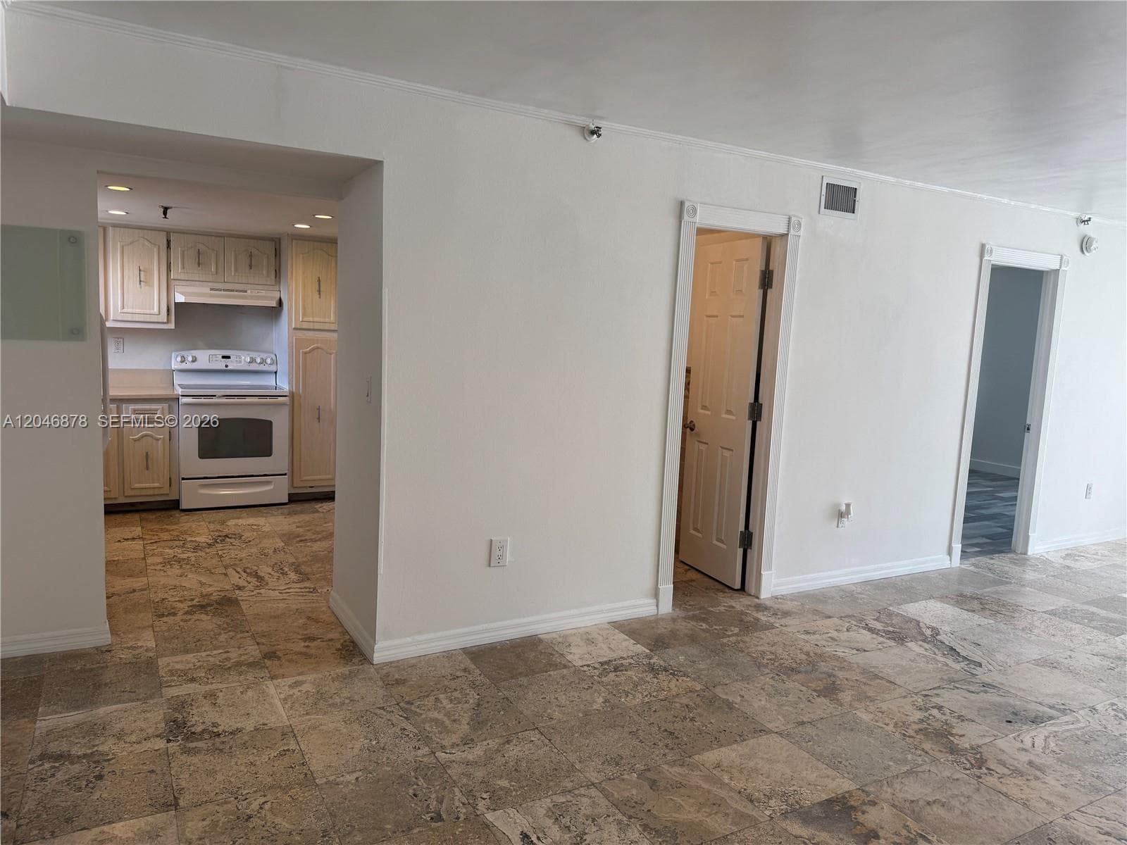 A12046878 — Miami Beach — 23