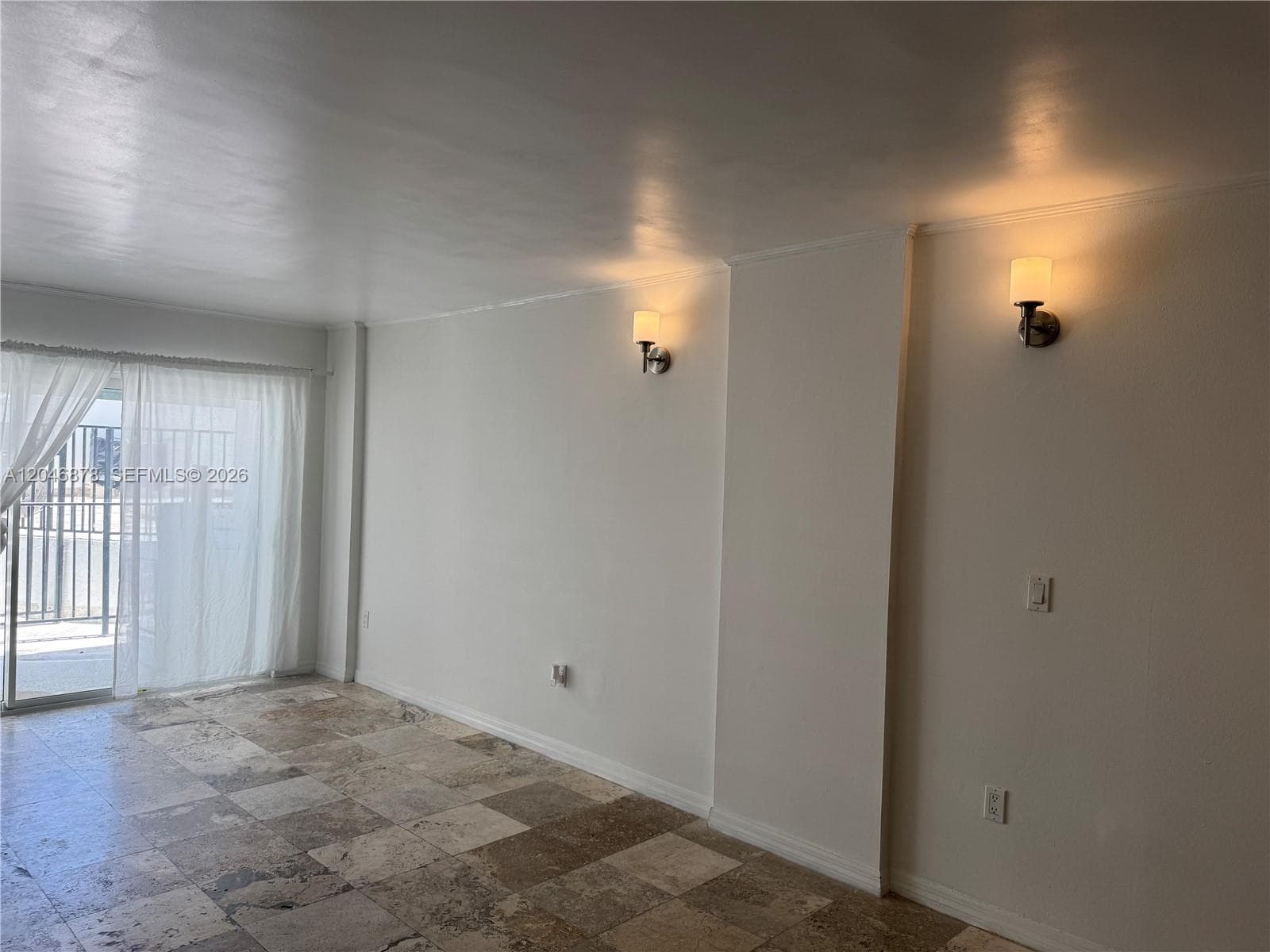 A12046878 — Miami Beach — 30