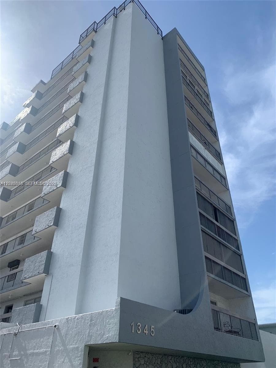 A12046878 — Miami Beach — 45
