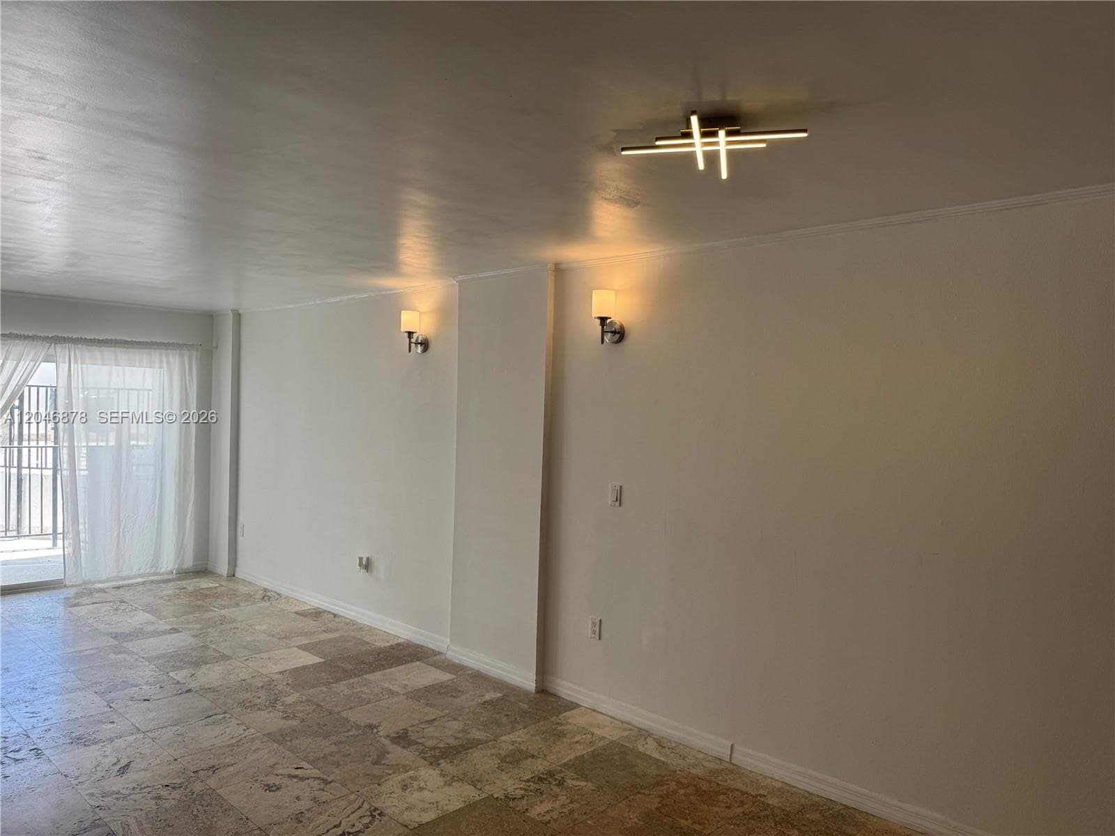 A12046878 — Miami Beach — 37