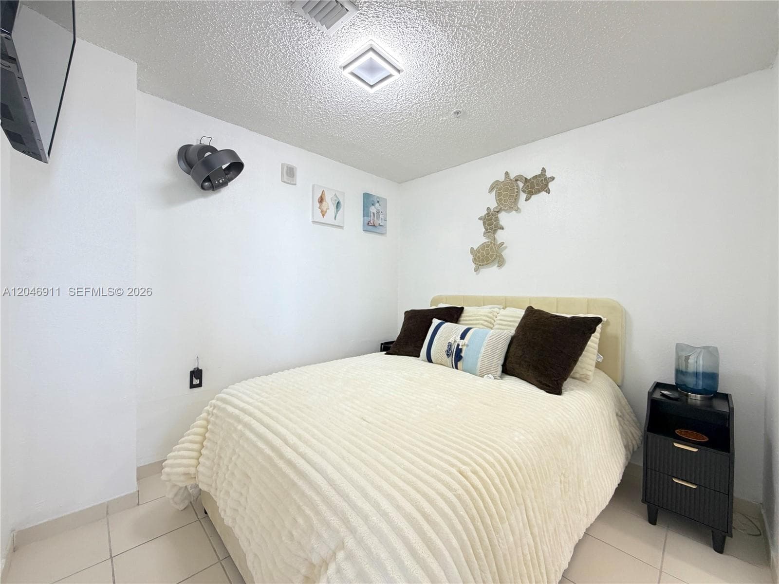 A12046911 — Miami Beach — 9
