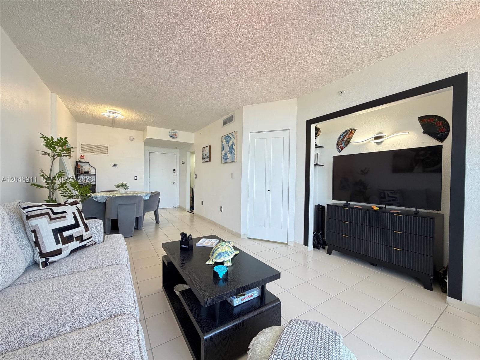 A12046911 — Miami Beach — 8