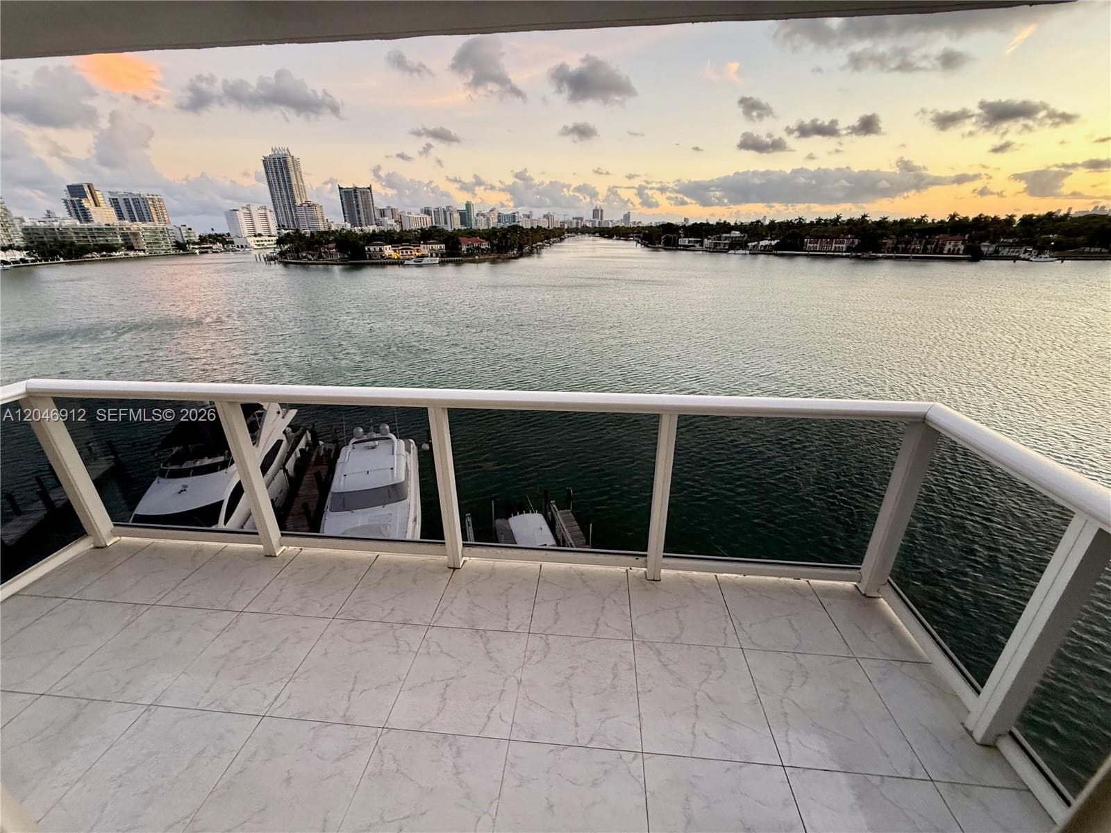 A12046912 — Miami Beach — 23