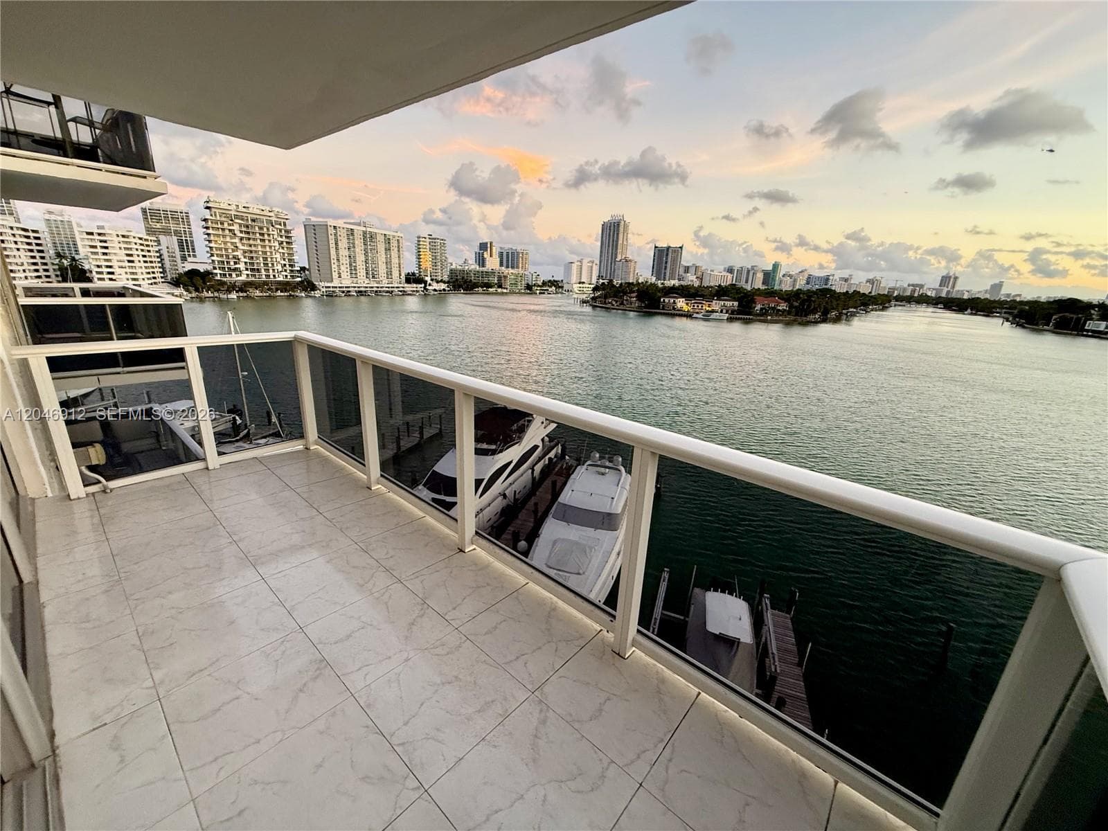 A12046912 — Miami Beach — 32