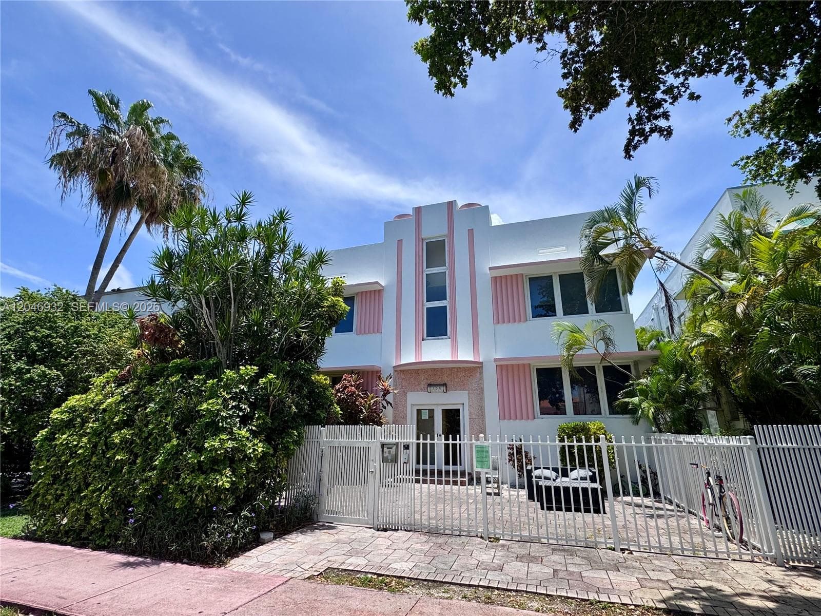 A12046932 — Miami Beach — 2
