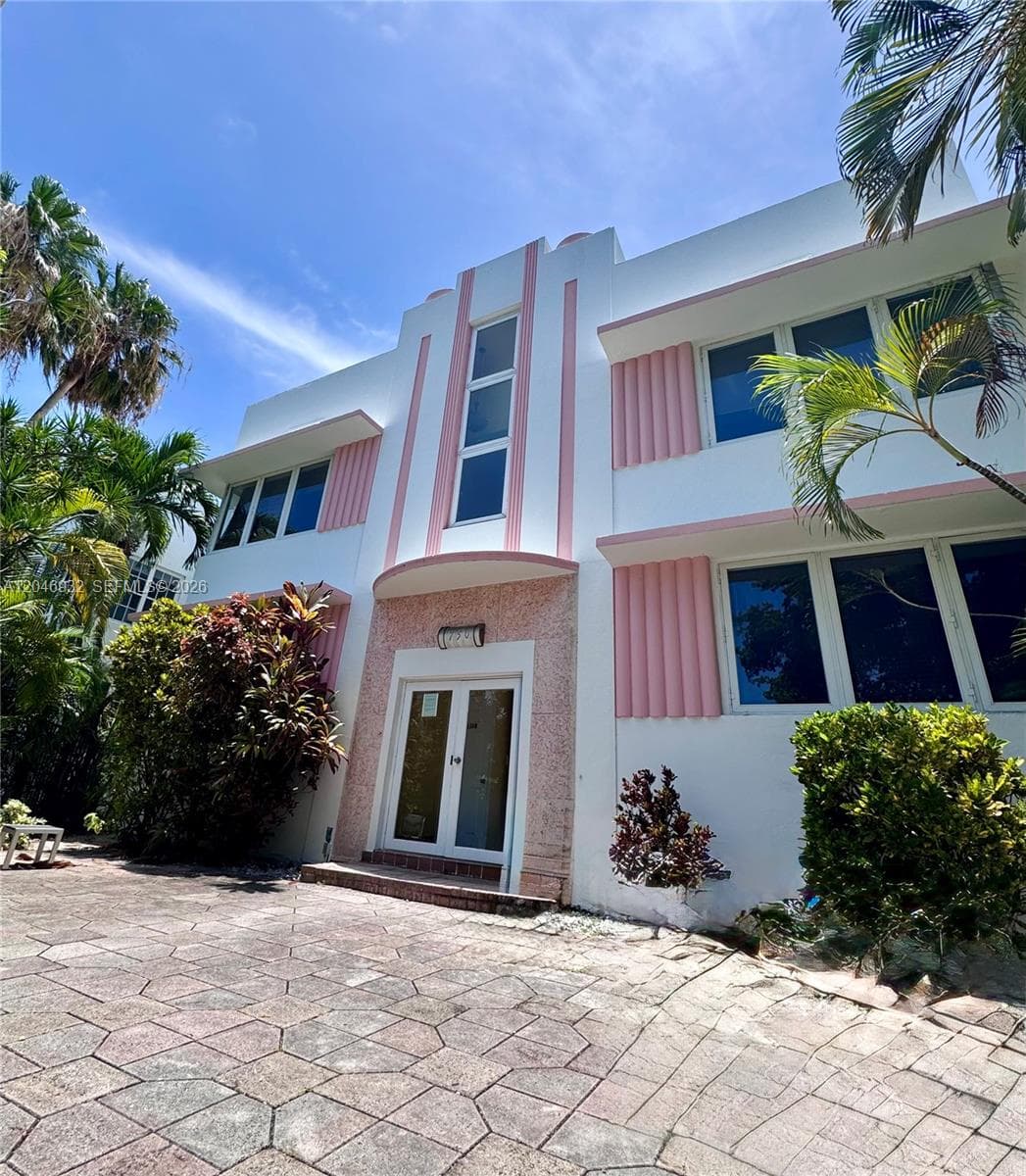 A12046932 — Miami Beach
