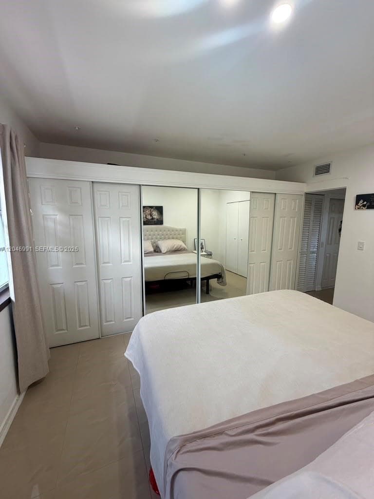 A12046991 — Miami Beach — 10