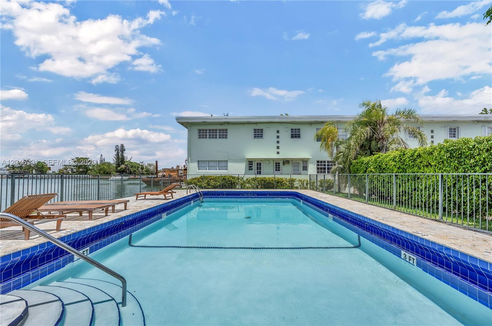A12046991 — Miami Beach — 18