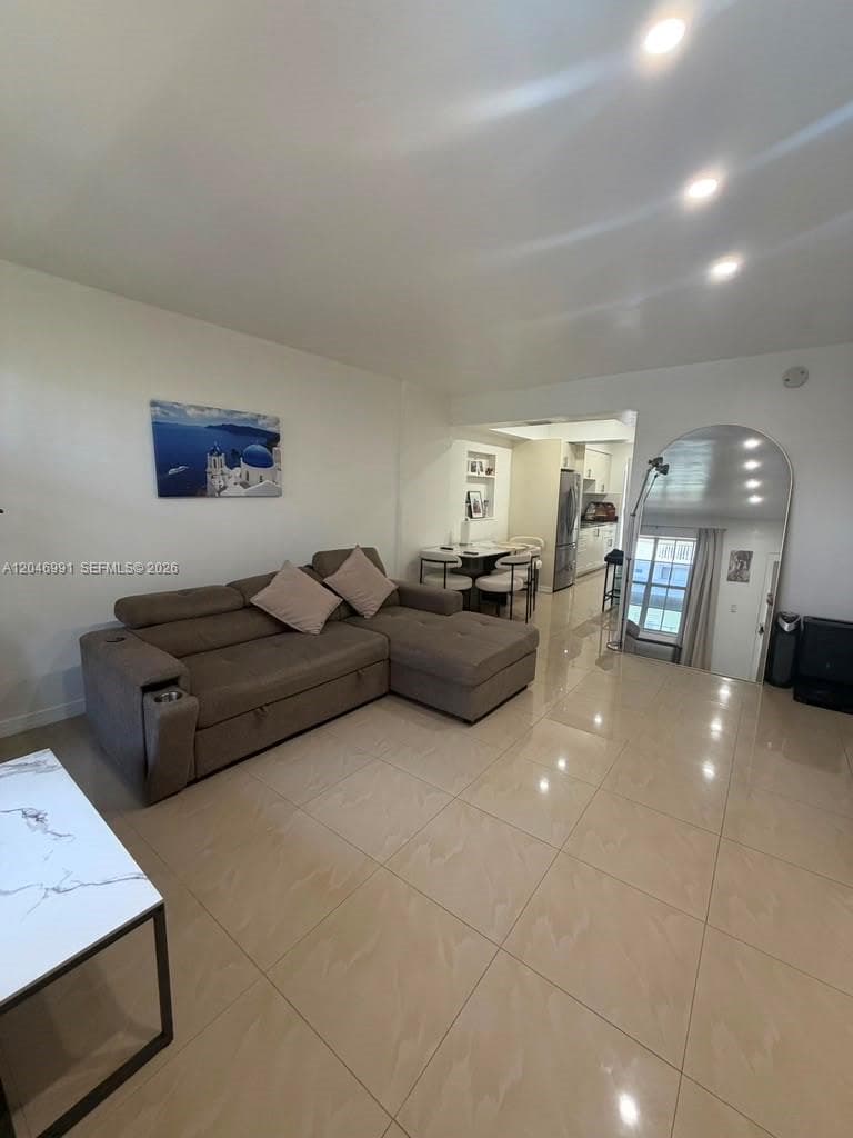 A12046991 — Miami Beach — 4