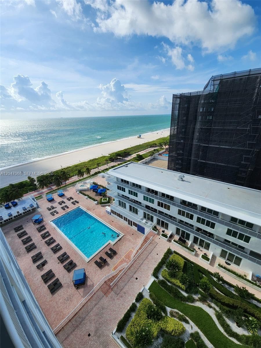 A12047068 — Miami Beach — 27