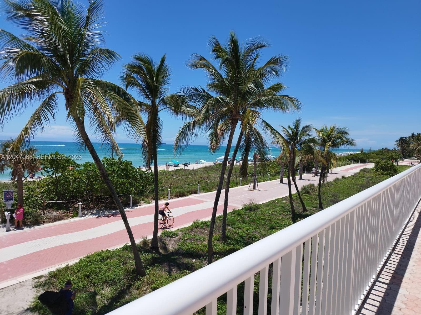 A12047068 — Miami Beach — 2
