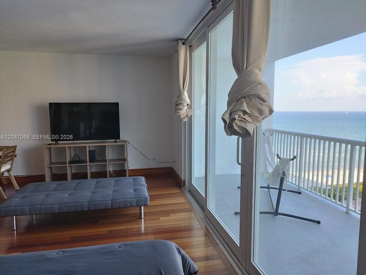 A12047068 — Miami Beach — 17