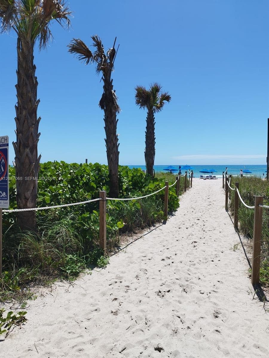 A12047068 — Miami Beach — 7