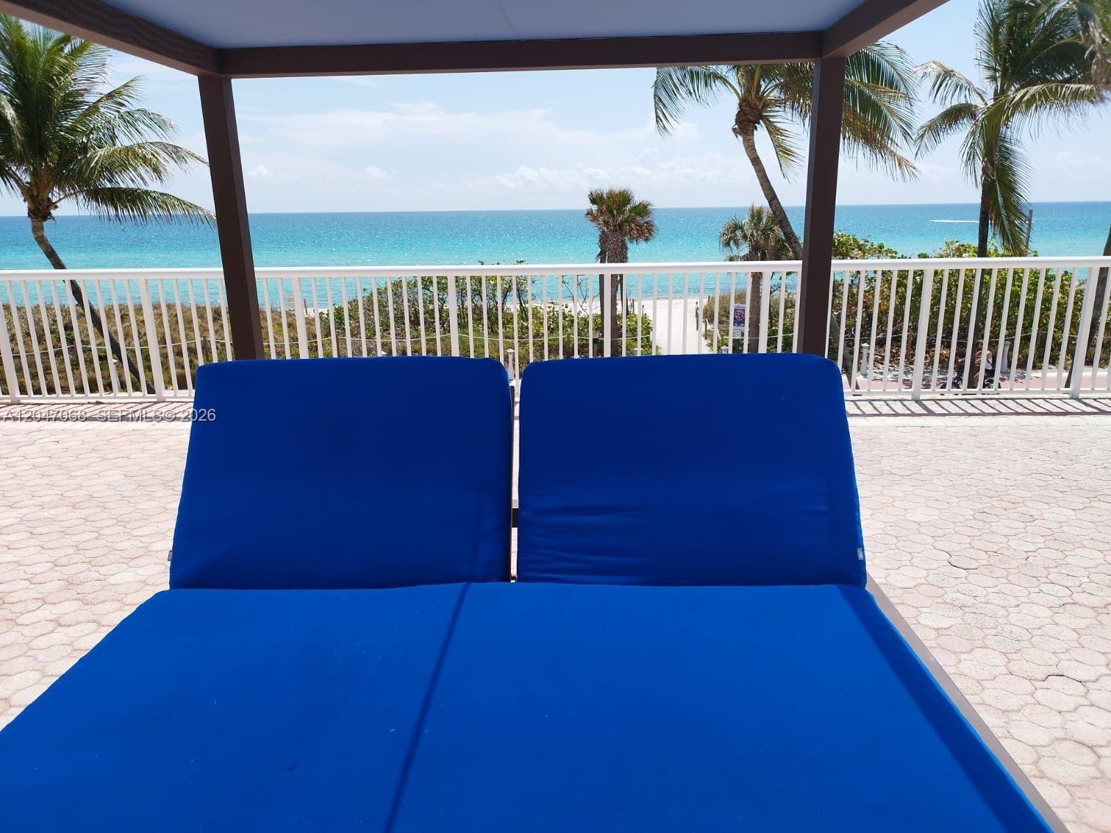 A12047068 — Miami Beach — 3