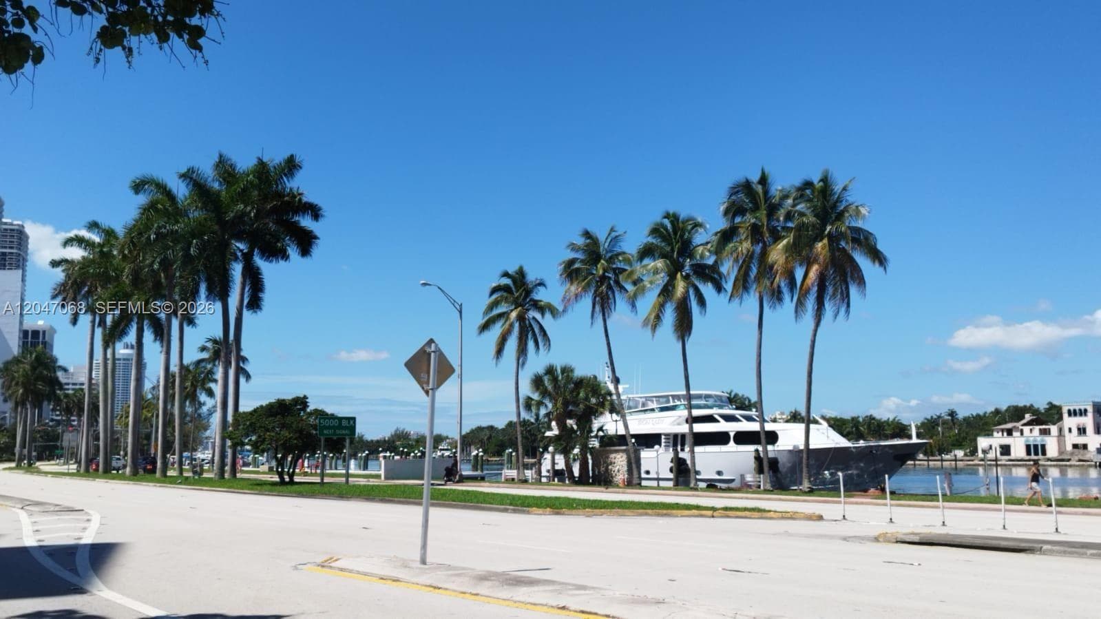 A12047068 — Miami Beach — 30