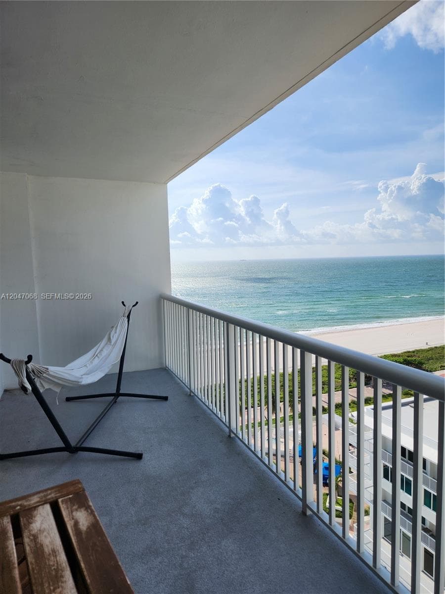 A12047068 — Miami Beach — 34