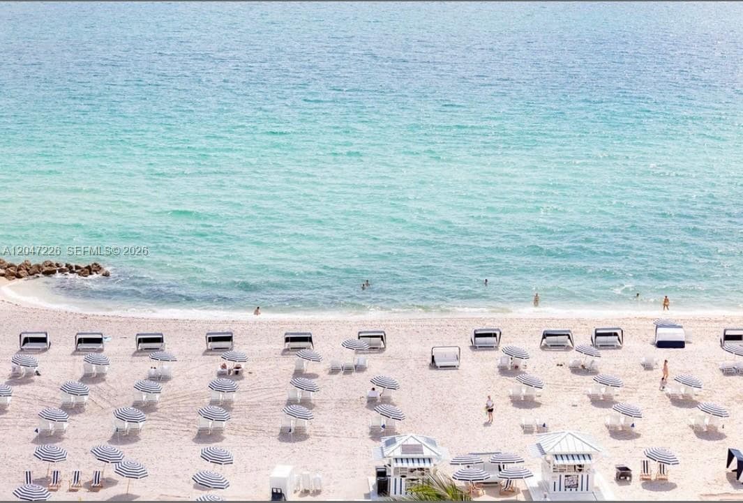 A12047226 — Miami Beach — 18