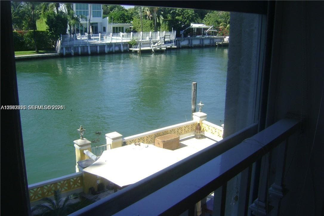 A12047325 — Miami Beach — 15