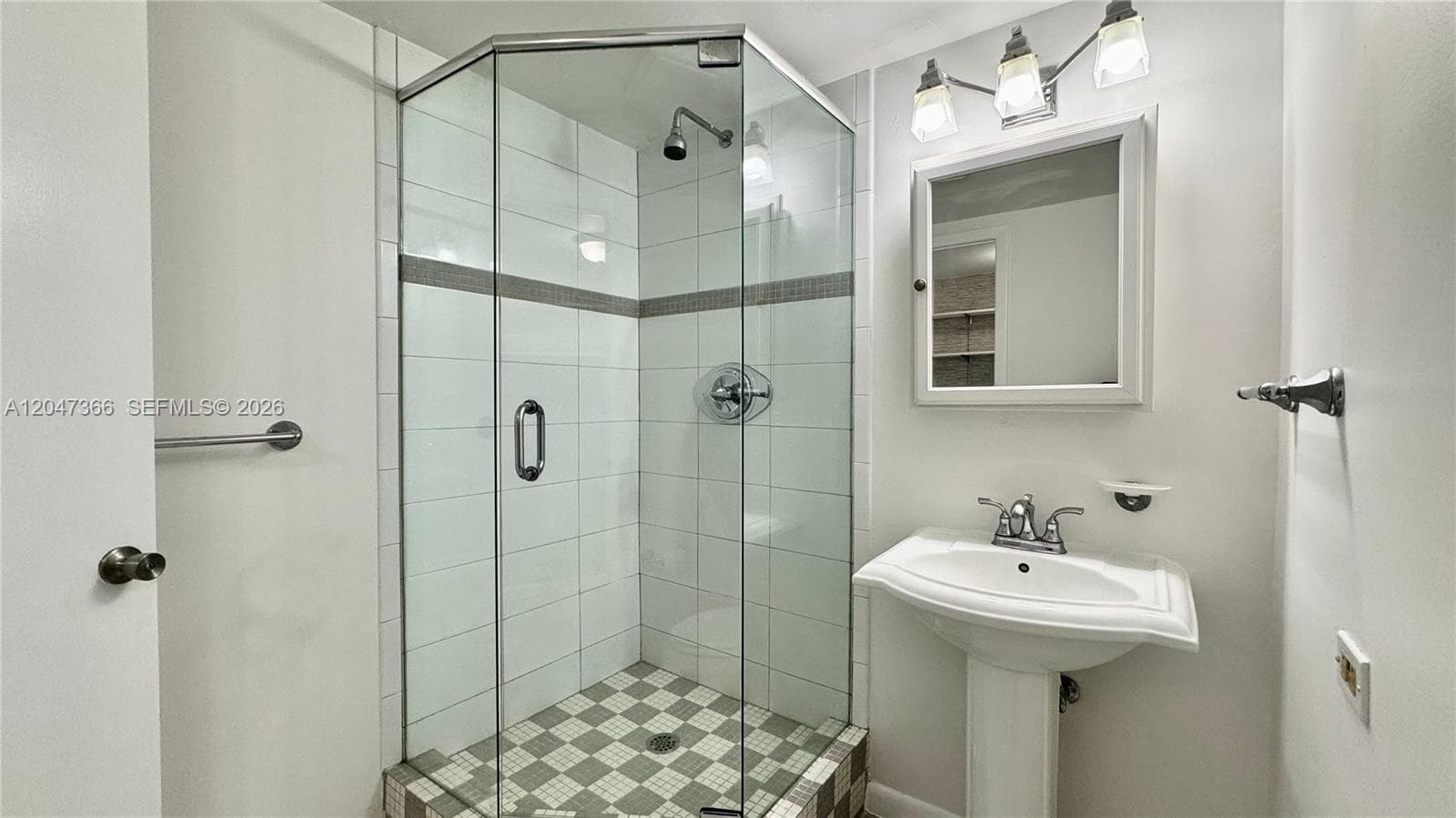 A12047366 — Miami Beach — 27