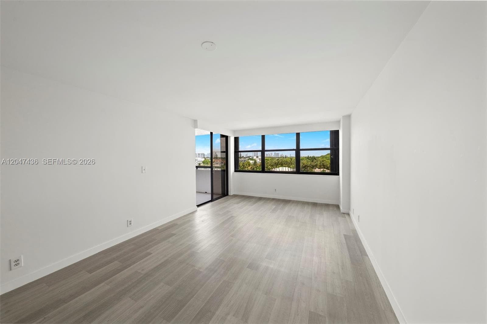 A12047436 — Miami Beach — 2