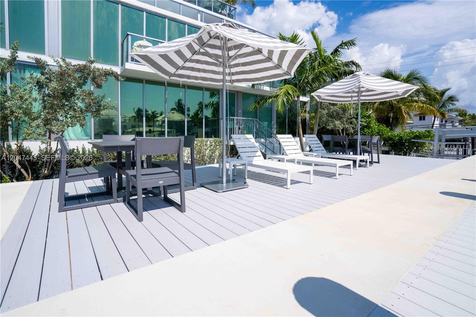 A12047443 — Miami Beach — 16