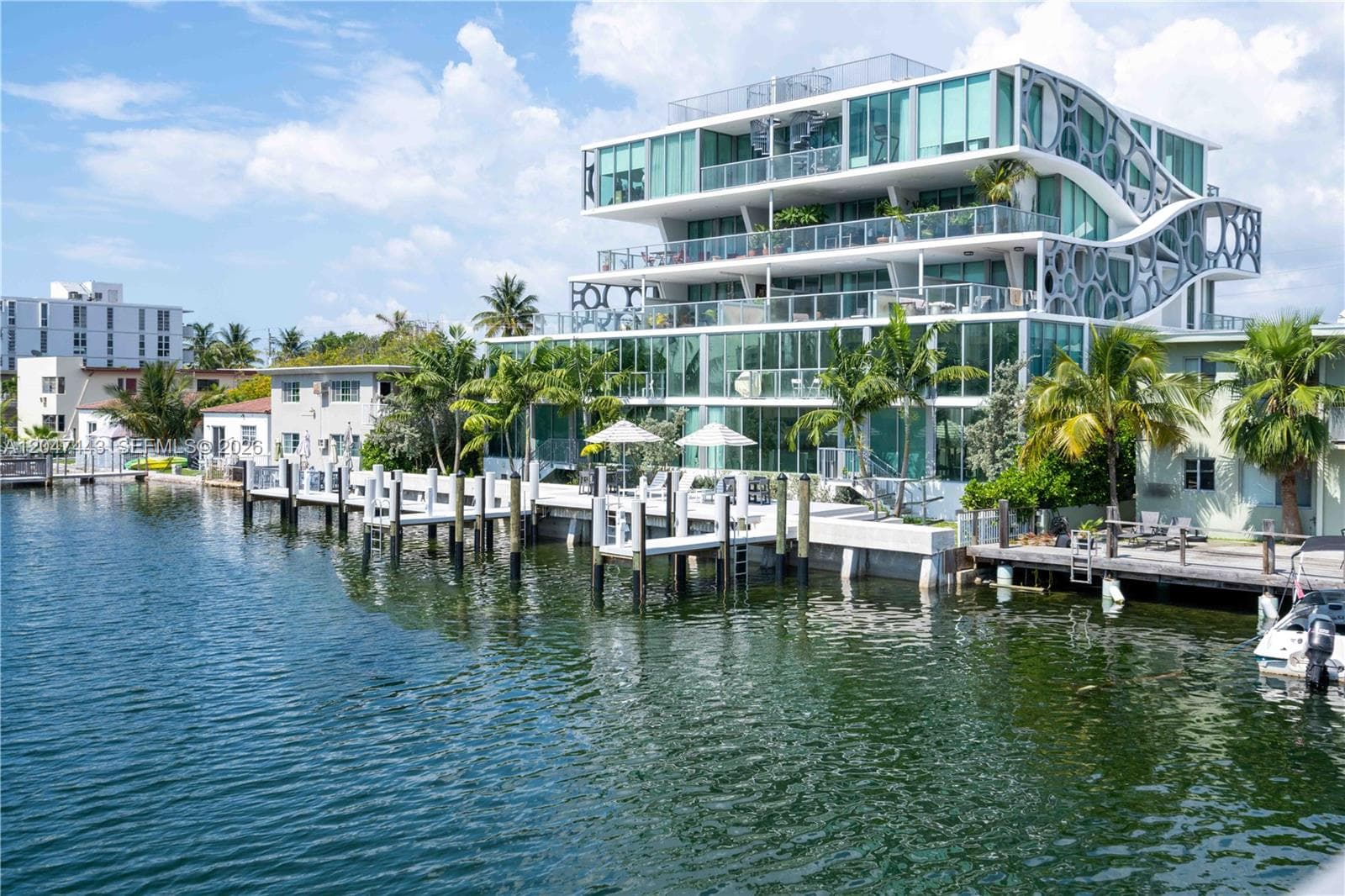 A12047443 — Miami Beach
