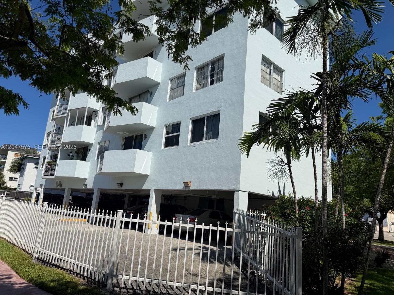 A12047576 — Miami Beach — 25