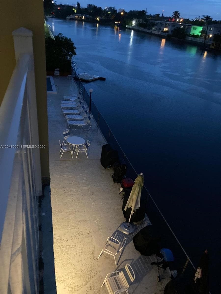 A12047669 — Miami Beach — 41