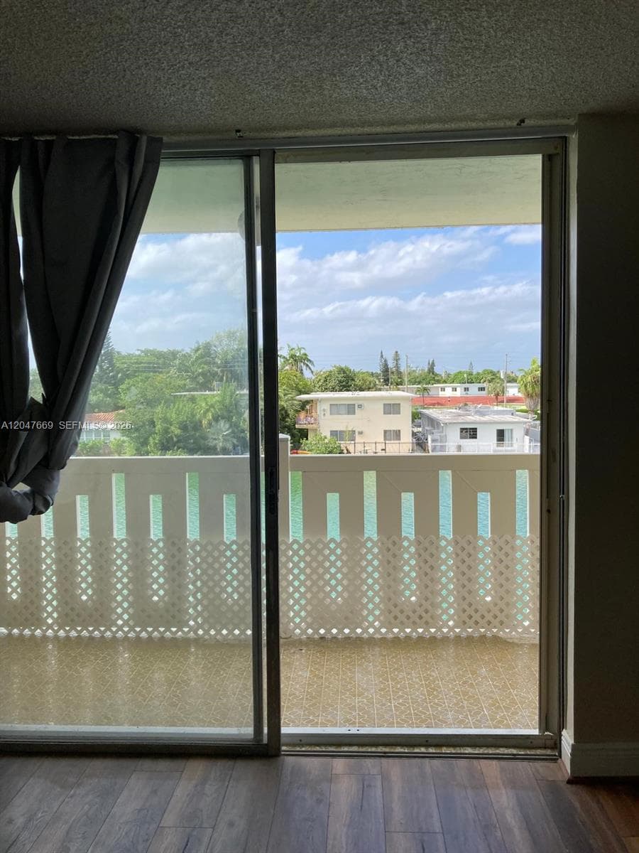 A12047669 — Miami Beach — 21
