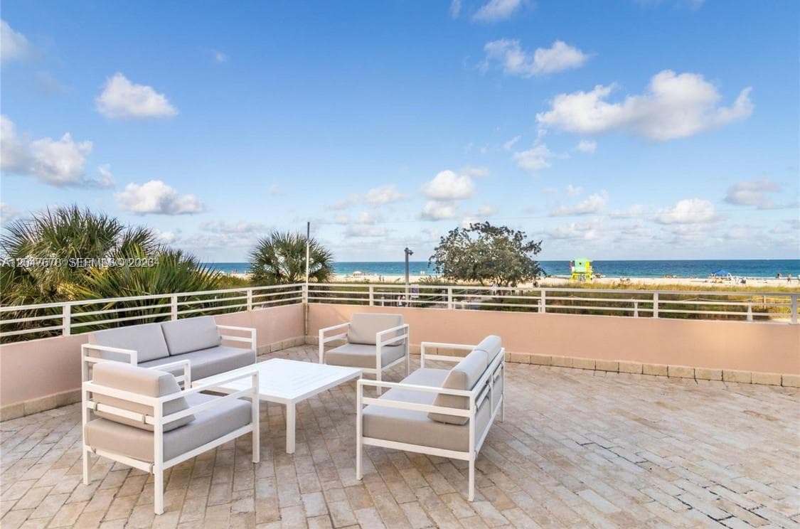 A12047678 — Miami Beach — 13