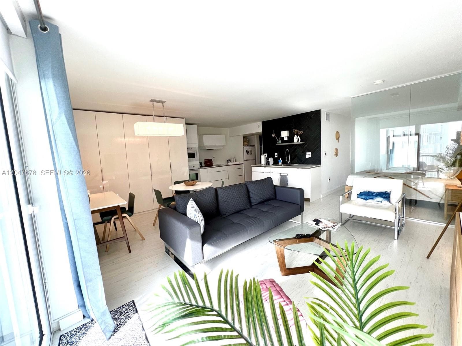 A12047678 — Miami Beach — 5
