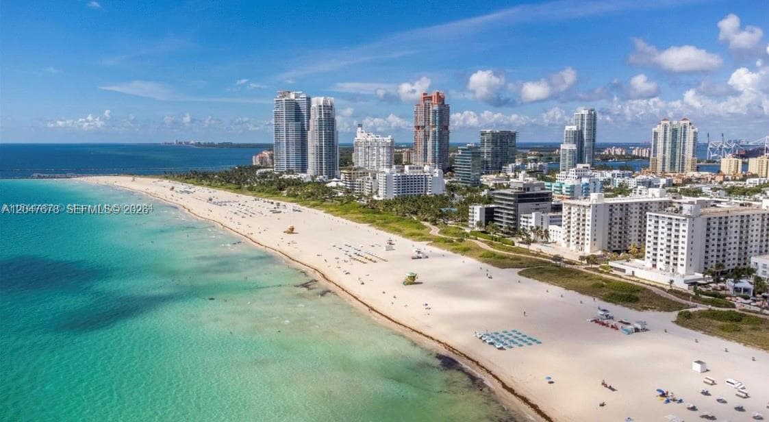 A12047678 — Miami Beach — 15