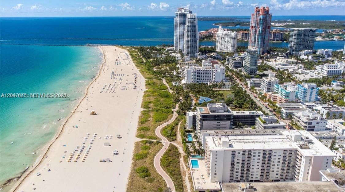 A12047678 — Miami Beach — 19