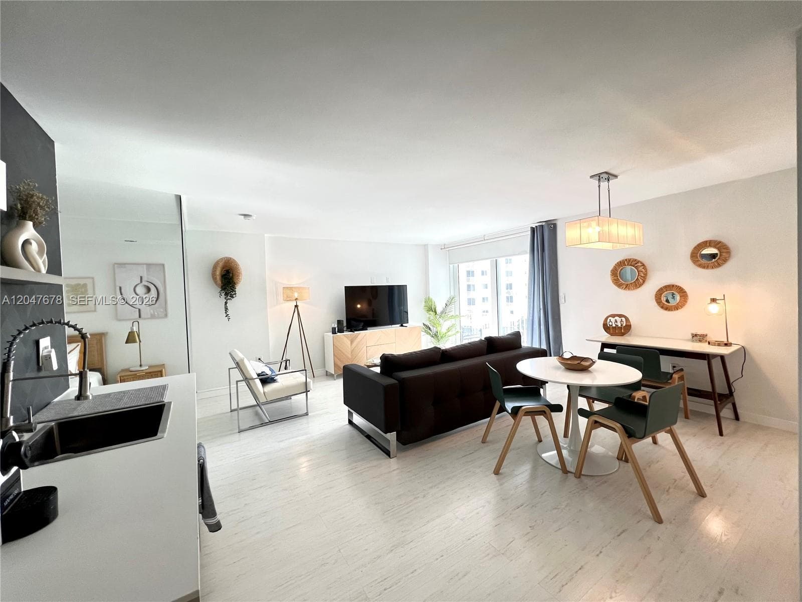 A12047678 — Miami Beach — 4