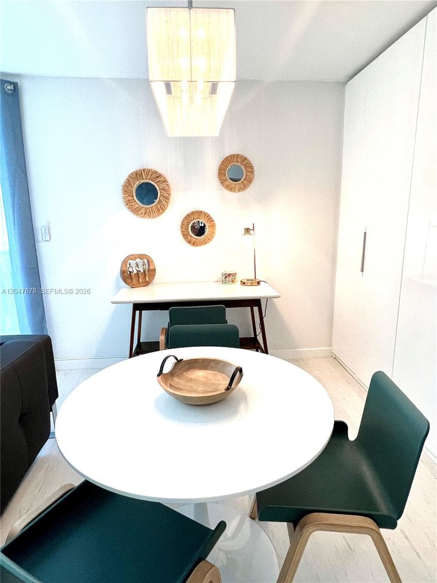 A12047678 — Miami Beach — 8