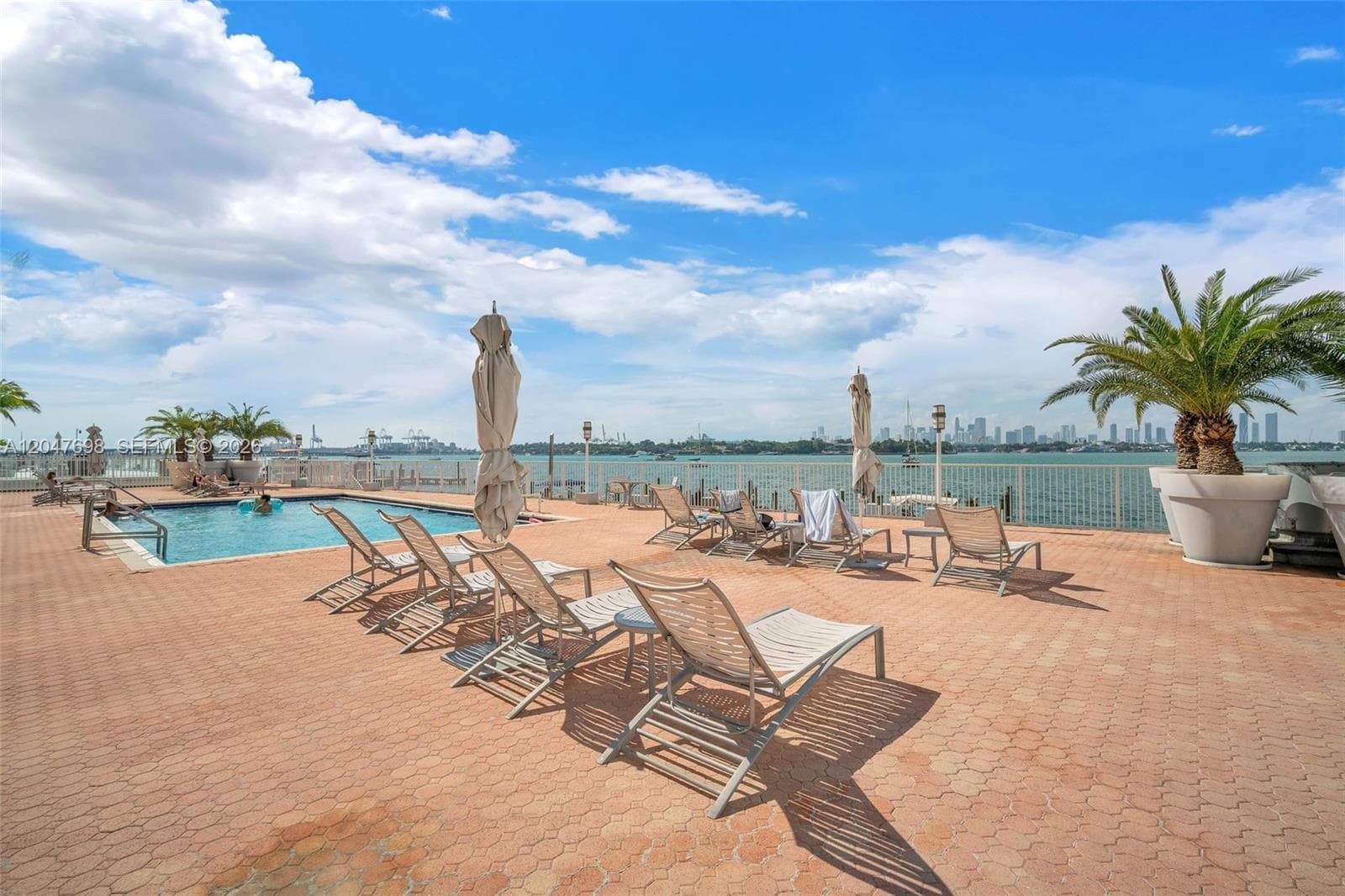 A12047698 — Miami Beach — 20