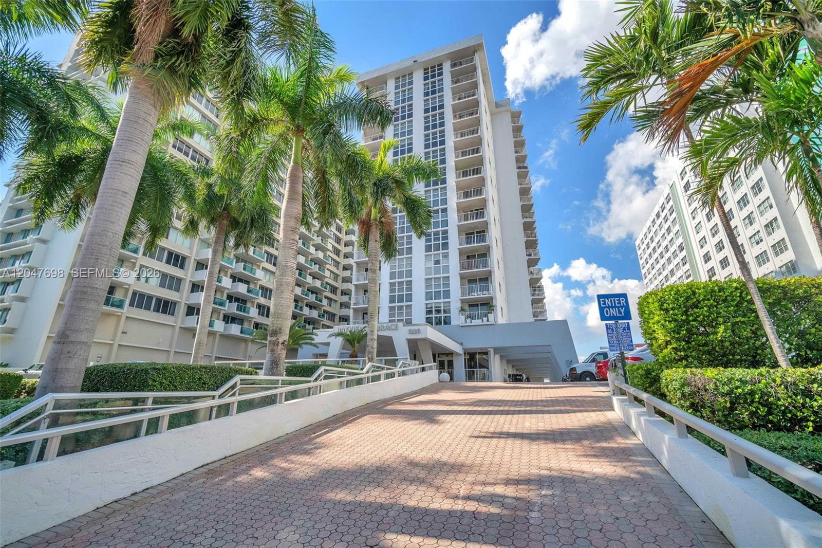 A12047698 — Miami Beach — 18