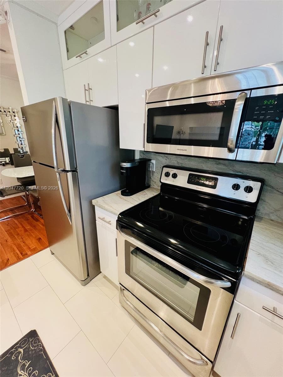 A12047720 — Miami Beach — 10